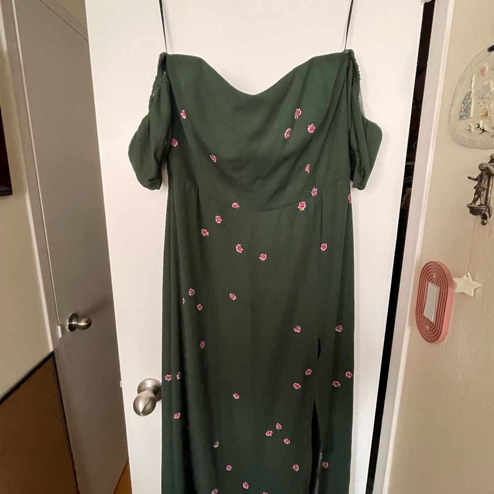 NWT PARK AND FIFTH Green Floral Off-Shoulder Dress
